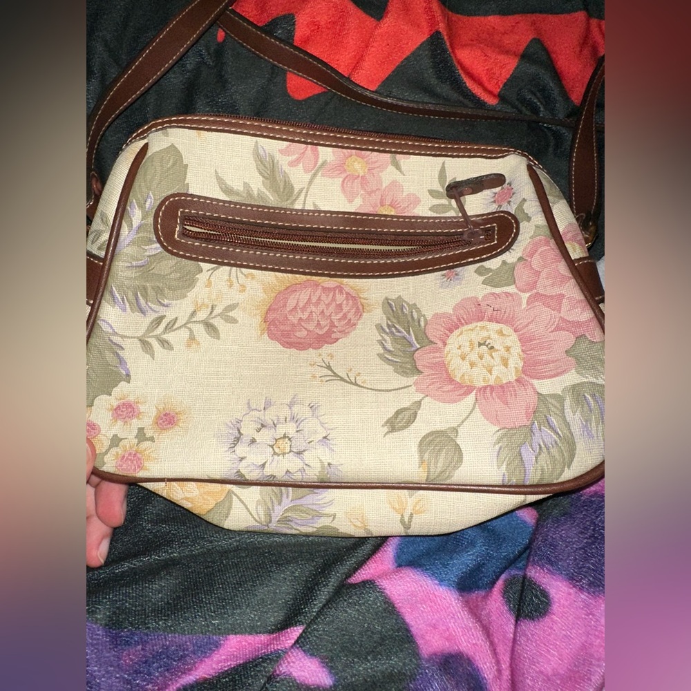 Carryland USA floral Press purse
